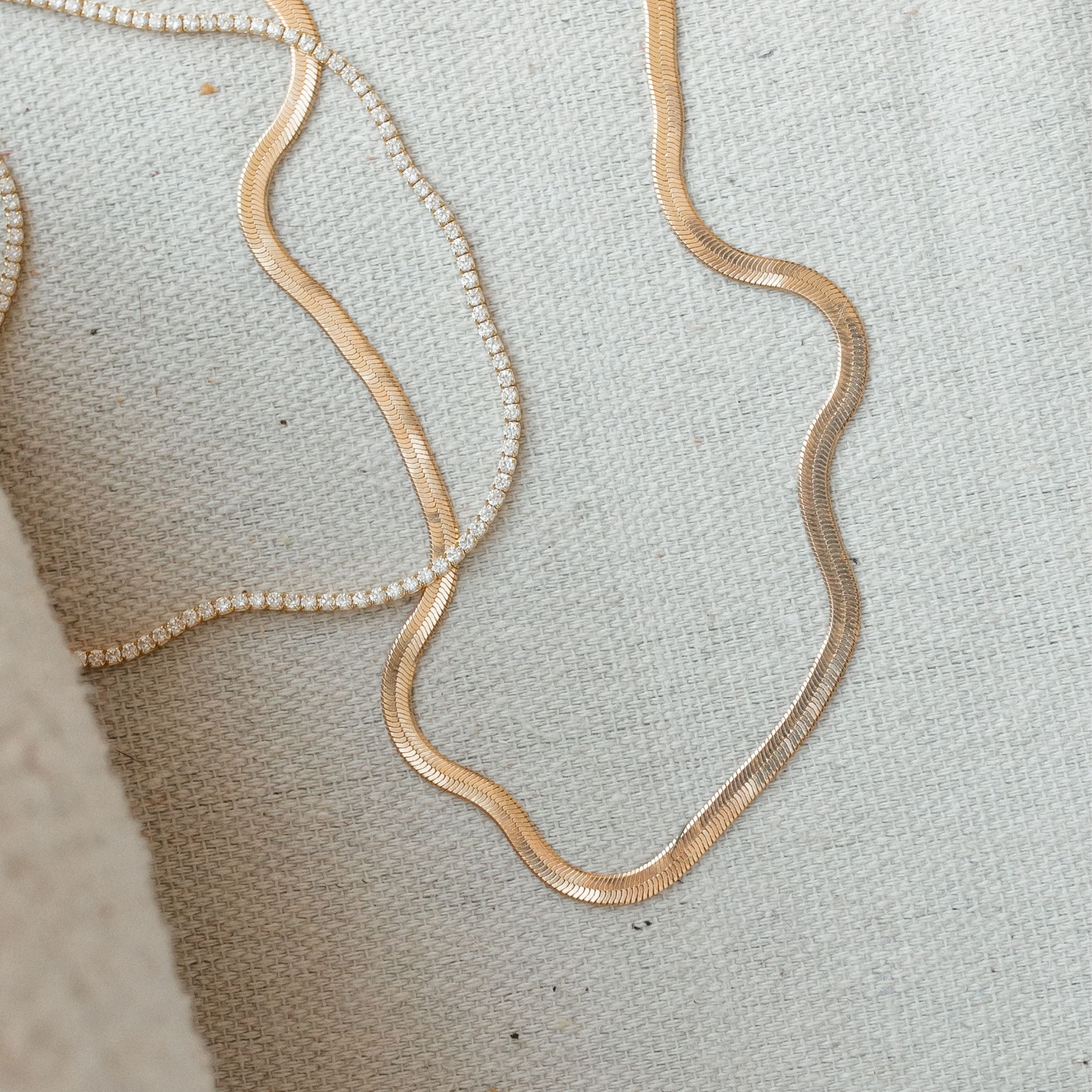 国内発送【AMANDA DEER】大人気 セレブPearlハグピアス New Arrivals – Amanda Deer Jewelry